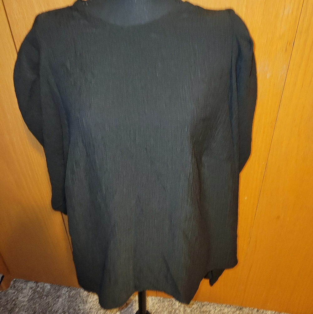 Black top with key hole back one button